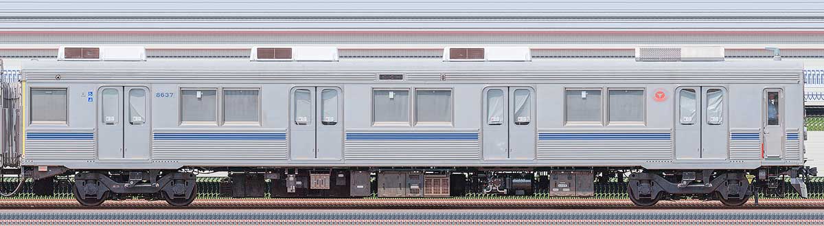 東急電鉄8500系動態保存車デハ8637海側の側面写真