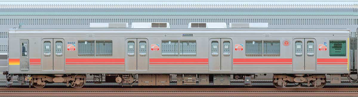東急9020系クハ9022山側の側面写真