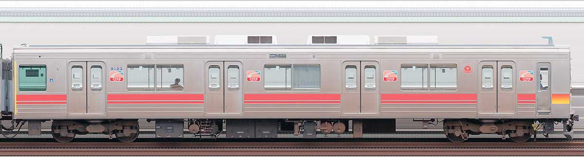 東急9020系クハ9123山側の側面写真
