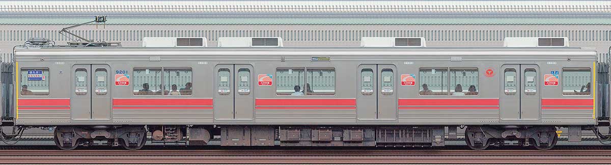東急9000系デハ9201山側の側面写真