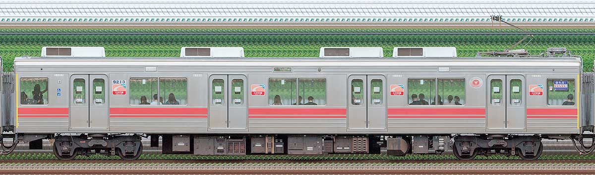 東急9000系デハ9213海側の側面写真