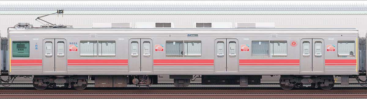 東急9020系デハ9223山側の側面写真