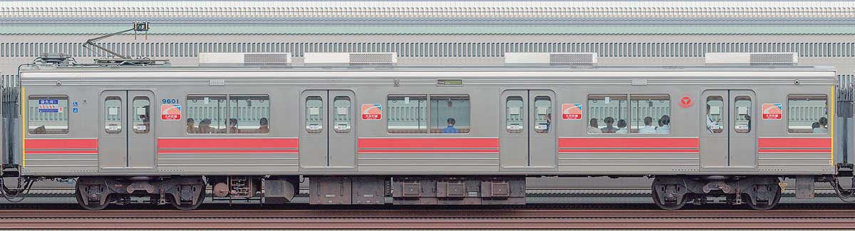 東急9000系デハ9601山側の側面写真