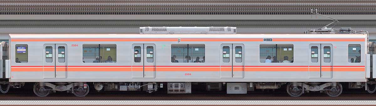 東葉高速鉄道2000系2504山側の側面写真