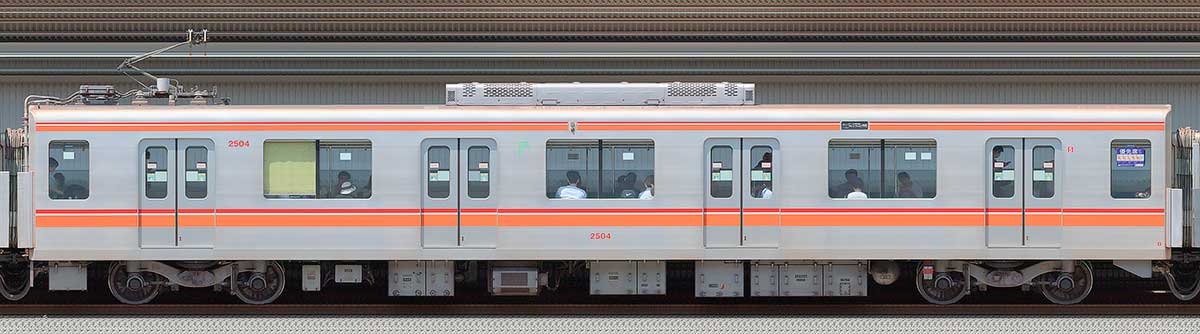 東葉高速鉄道2000系2504海側の側面写真