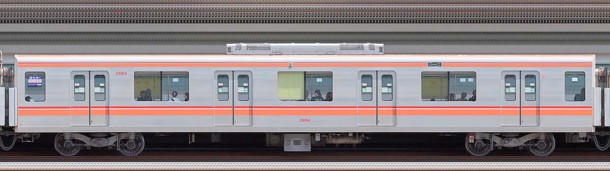 東葉高速鉄道2000系2604山側の側面写真