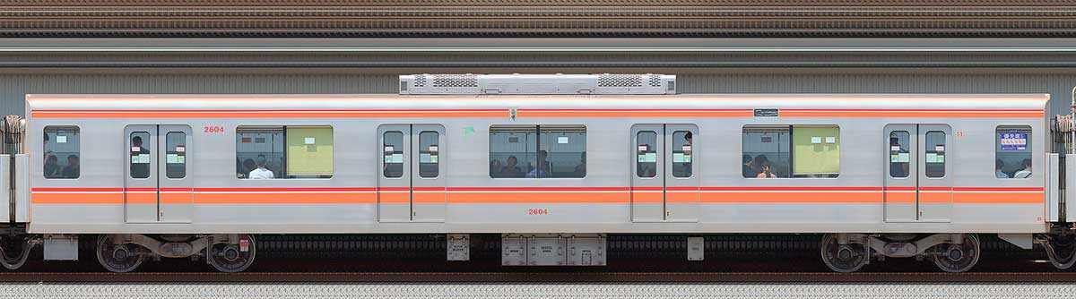 東葉高速鉄道2000系2604海側の側面写真