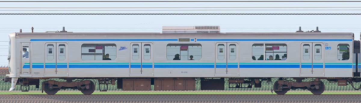 東京臨海高速鉄道70-000形70-010山側の側面写真