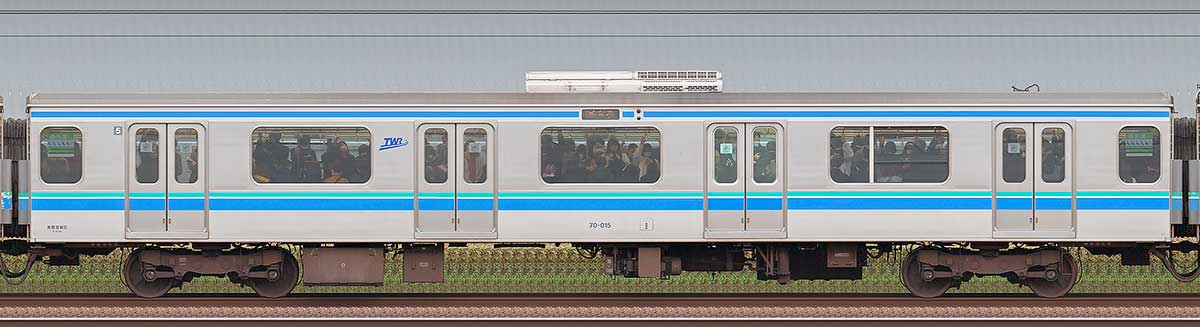 東京臨海高速鉄道70-000形70-015海側の側面写真