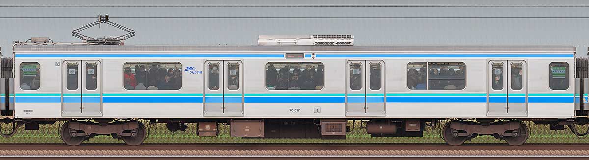 東京臨海高速鉄道70-000形70-017海側の側面写真