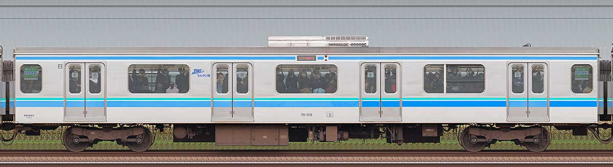 東京臨海高速鉄道70-000形70-018海側の側面写真