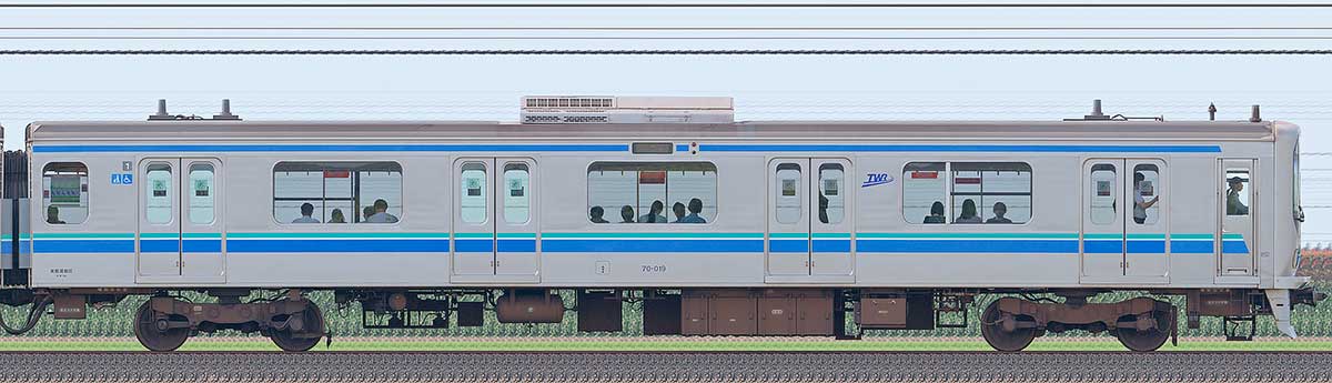 東京臨海高速鉄道70-000形70-019山側の側面写真