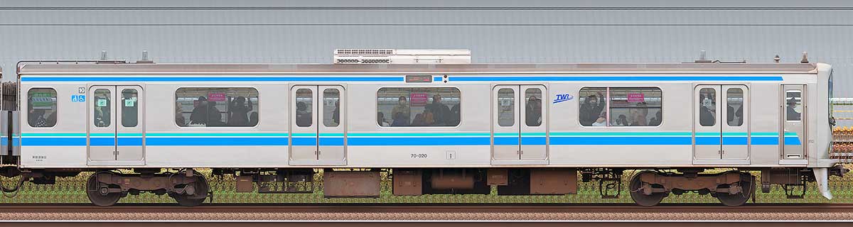 東京臨海高速鉄道70-000形70-020海側の側面写真