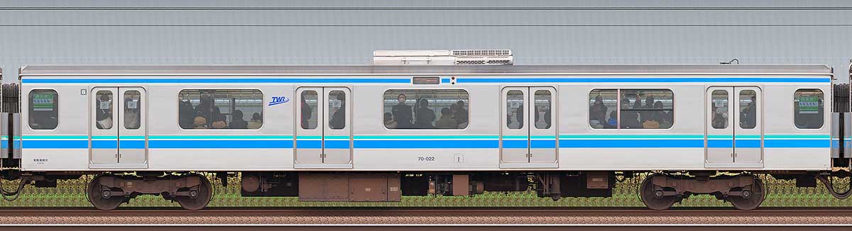 東京臨海高速鉄道70-000形70-022海側の側面写真