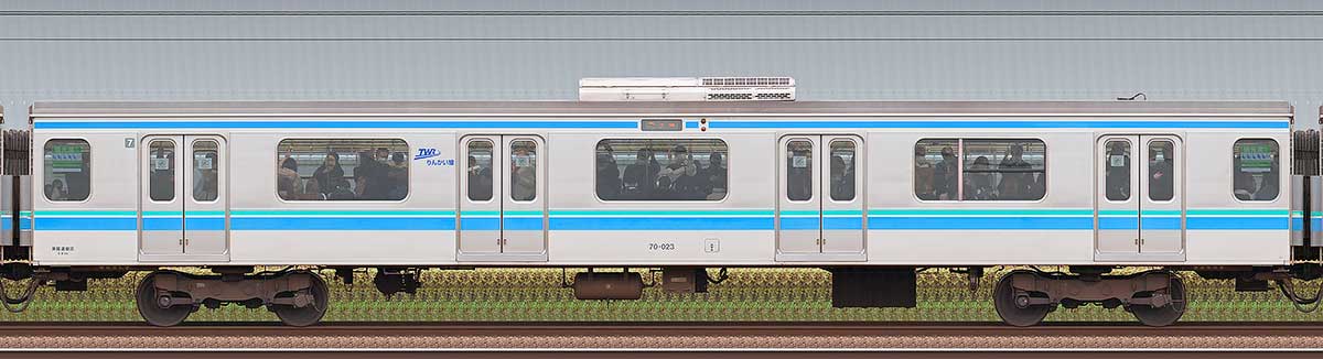 東京臨海高速鉄道70-000形70-023海側の側面写真