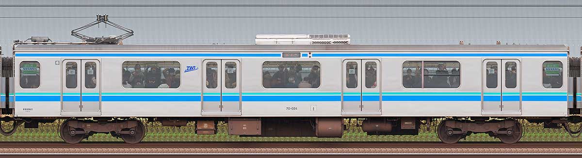 東京臨海高速鉄道70-000形70-024海側の側面写真