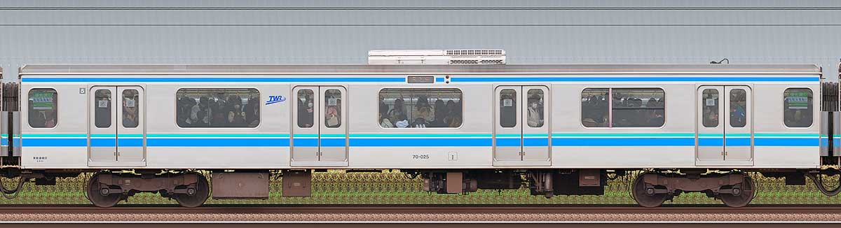 東京臨海高速鉄道70-000形70-025海側の側面写真