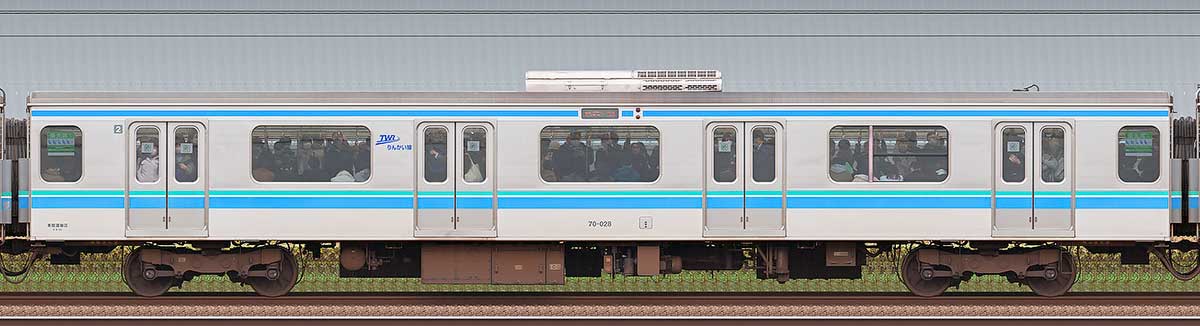 東京臨海高速鉄道70-000形70-028海側の側面写真