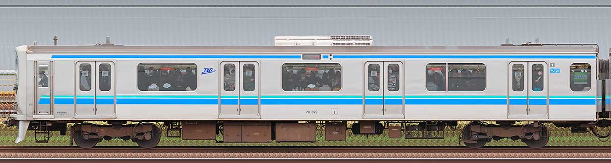 東京臨海高速鉄道70-000形70-029海側の側面写真