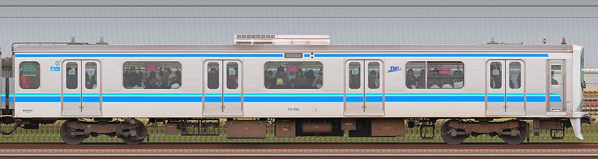 東京臨海高速鉄道70-000形70-030海側の側面写真