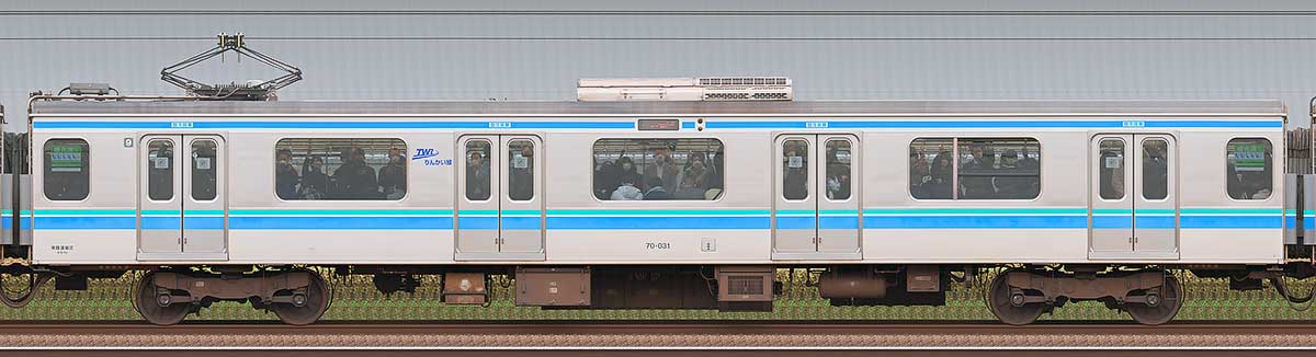 東京臨海高速鉄道70-000形70-031海側の側面写真