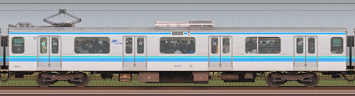 東京臨海高速鉄道70-000形70-037海側の側面写真
