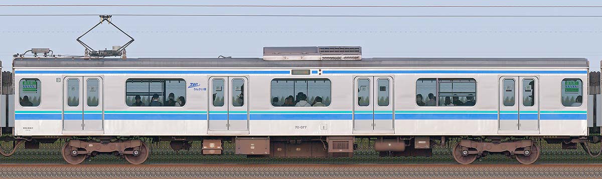 東京臨海高速鉄道70-000形70-077海側の側面写真
