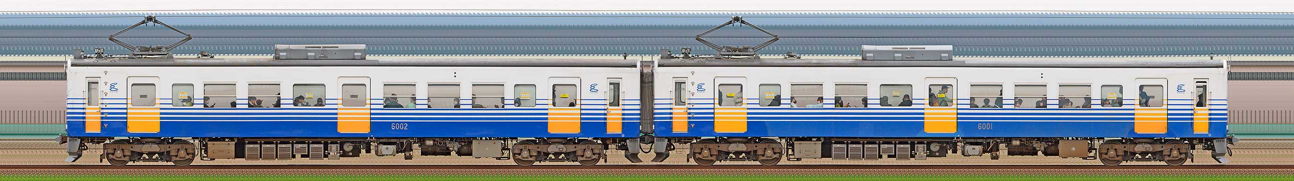 えちぜん鉄道MC6001形6002＋6001（海側）の編成サイドビュー