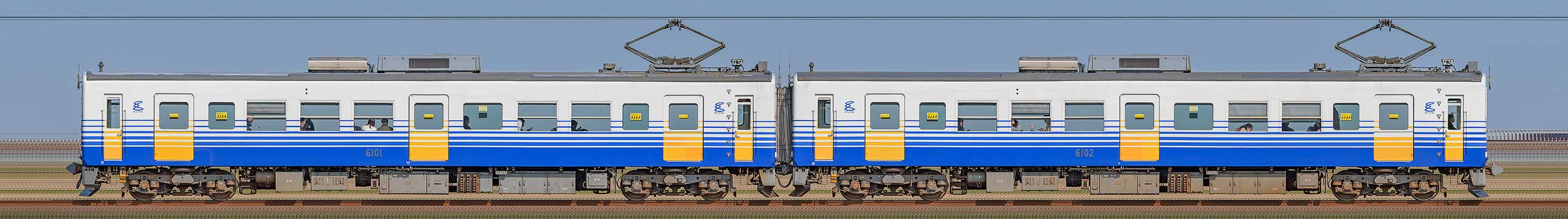 えちぜん鉄道MC6101形6101＋6102（山側）の編成サイドビュー