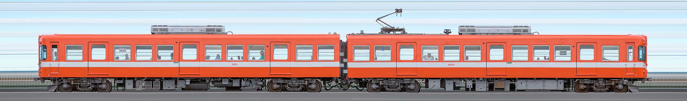 岳南電車9000形クハ9101＋モハ9001の編成サイドビュー
