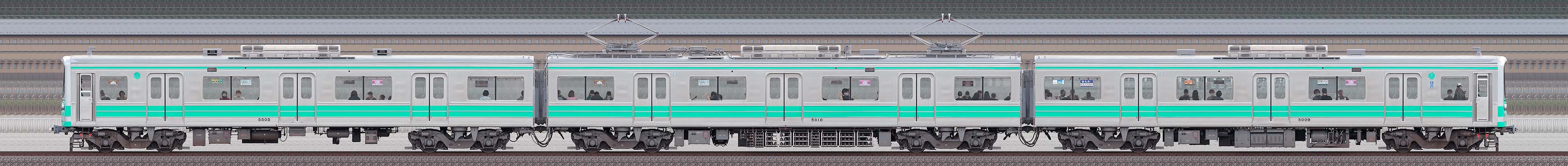 伊豆箱根鉄道5000系5505編成「ミント・スペクタクル・トレイン」（海側）の編成サイドビュー