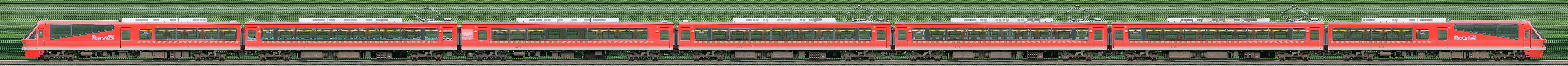 伊豆急2100系R-3編成「リゾート21～Izukyu KINME Train～」（海側）の編成サイドビュー