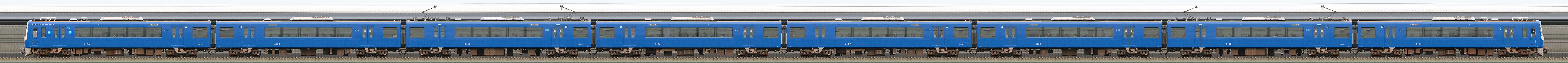 京急電鉄2100形（2次車）2133編成「京急ブルースカイトレイン」20周年記念装飾（海側）の編成サイドビュー