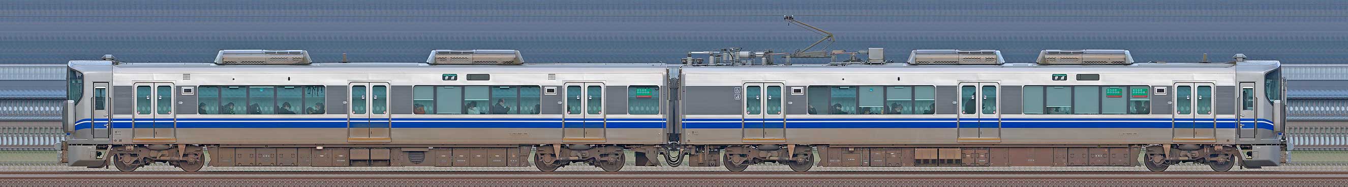 JR西日本521系3次車 金沢総合車両所 敦賀支所 J13編成（西側）の編成サイドビュー