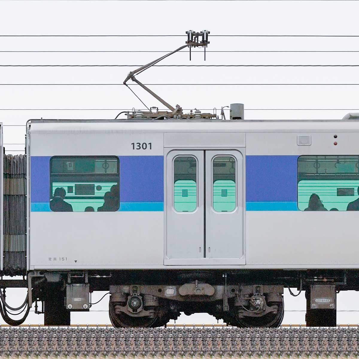 名古屋臨海高速鉄道あおなみ線1000形1301の側面写真｜RailFile.jp
