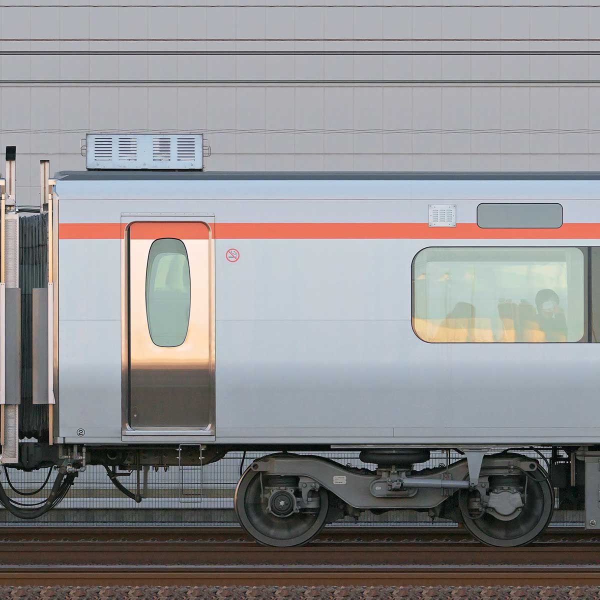 JR東海HC85系モハ84-106の側面写真｜RailFile.jp｜鉄道車両サイド