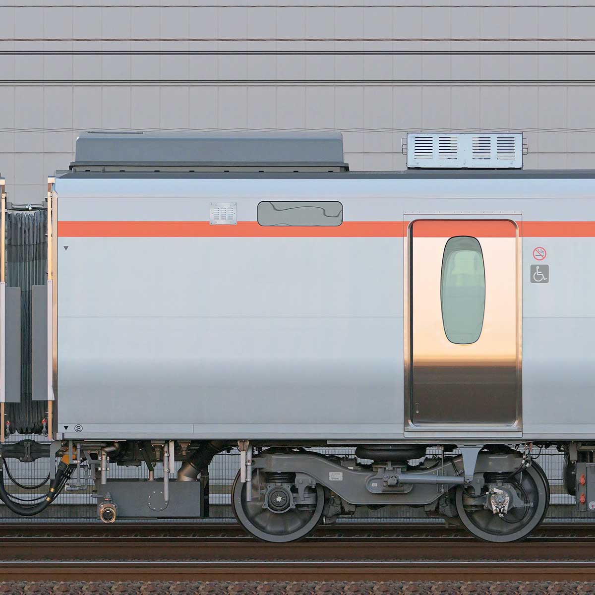 JR東海HC85系モハ84-11の側面写真｜RailFile.jp｜鉄道車両サイドビュー