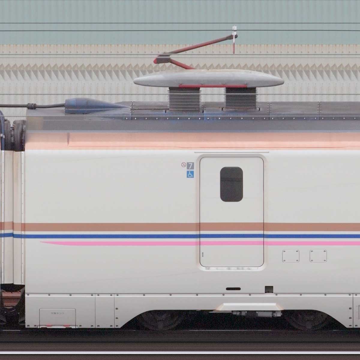 Jr東日本e7系e725 421（朱鷺色）の側面写真｜railfile Jp｜鉄道車両サイドビューの図鑑