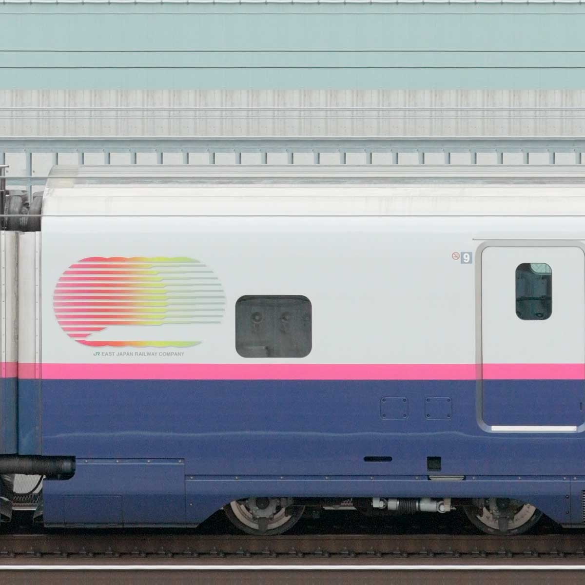 JR東日本E2系E215-1024の側面写真｜RailFile.jp｜鉄道車両サイド