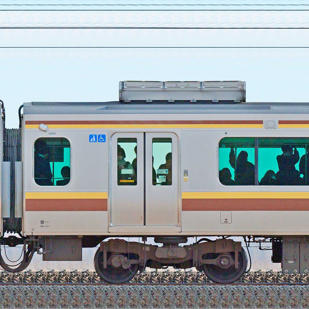 JR東日本E131系600番台モハE131-614の側面写真｜RailFile.jp｜鉄道車両サイドビューの図鑑