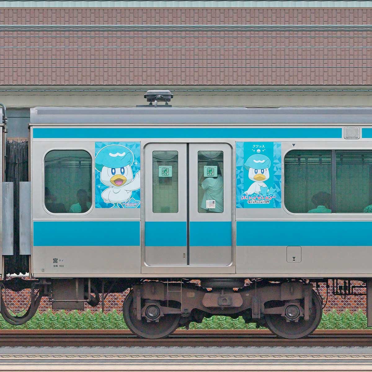 JR東日本E233系1000番台モハE232-1451ポケモンラッピング