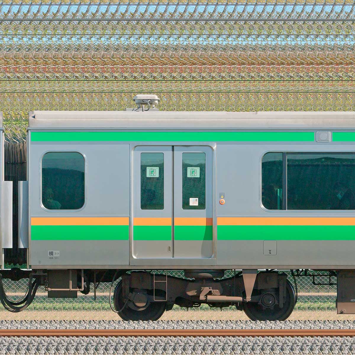 JR東日本E233系3000番台クハE233-3003の側面写真｜RailFile.jp