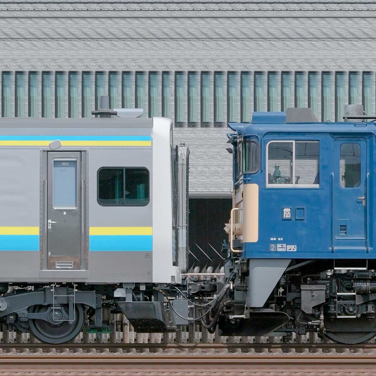 JR東日本幕張車両センターE131系R03編成＋R04編成配給輸送（海側