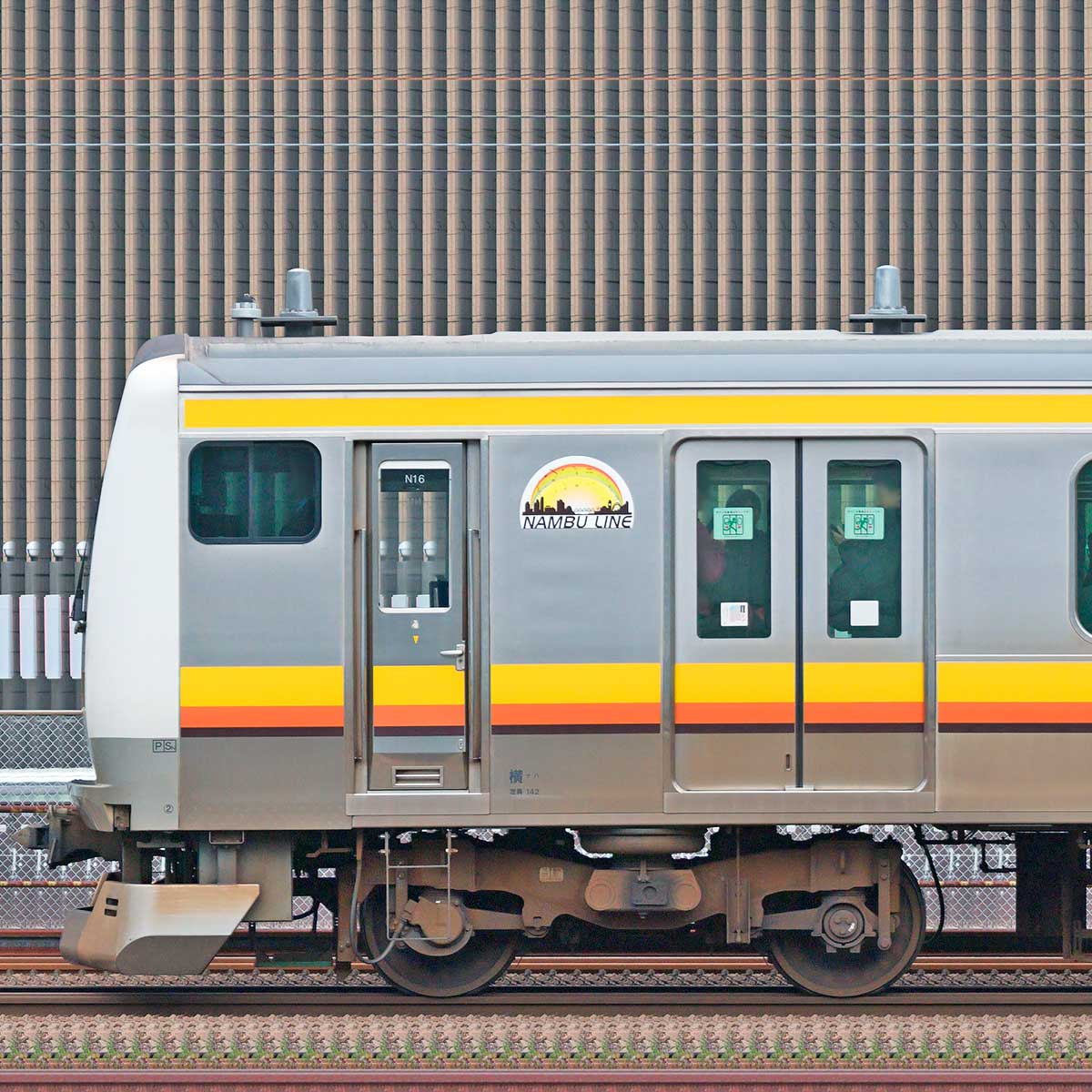 JR東日本 南武線 E233系8000番台N16編成（線路設備モニタリング装置対応編成・海側）｜RailFile.jp｜鉄道車両サイドビューの図鑑