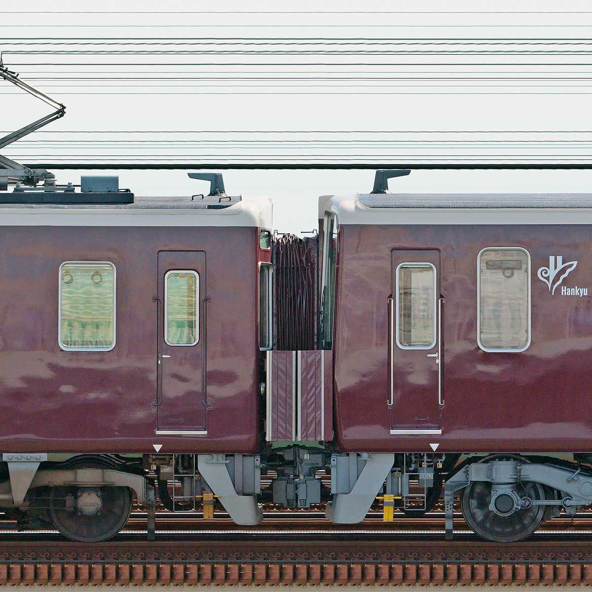 阪急7000系7009編成＋8200系8200編成（浜側）｜RailFile.jp｜鉄道車両