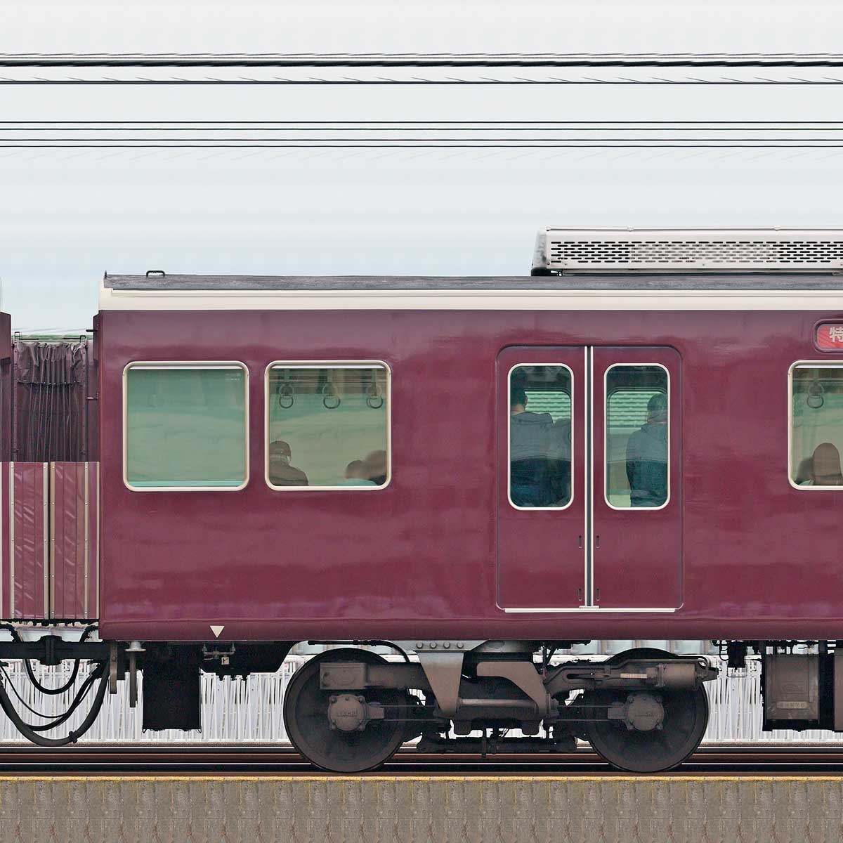 阪急7000系C#7667の側面写真｜RailFile.jp｜鉄道車両サイドビューの図鑑