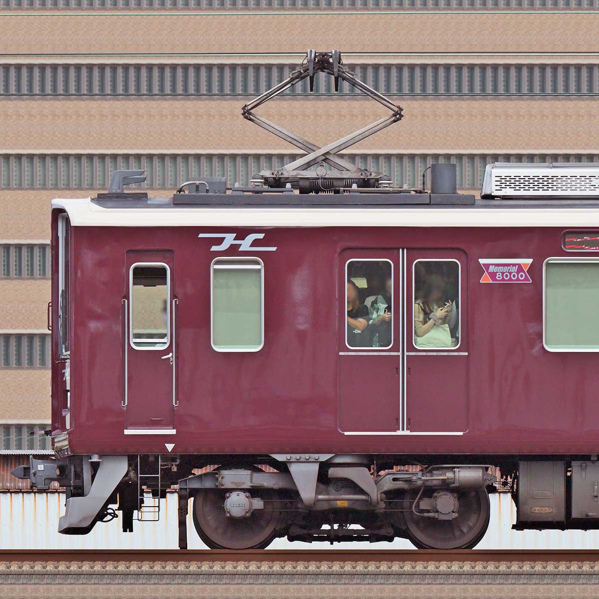 阪急8000系8004編成「Memorial 8000」（山側）｜RailFile.jp｜鉄道車両サイドビューの図鑑