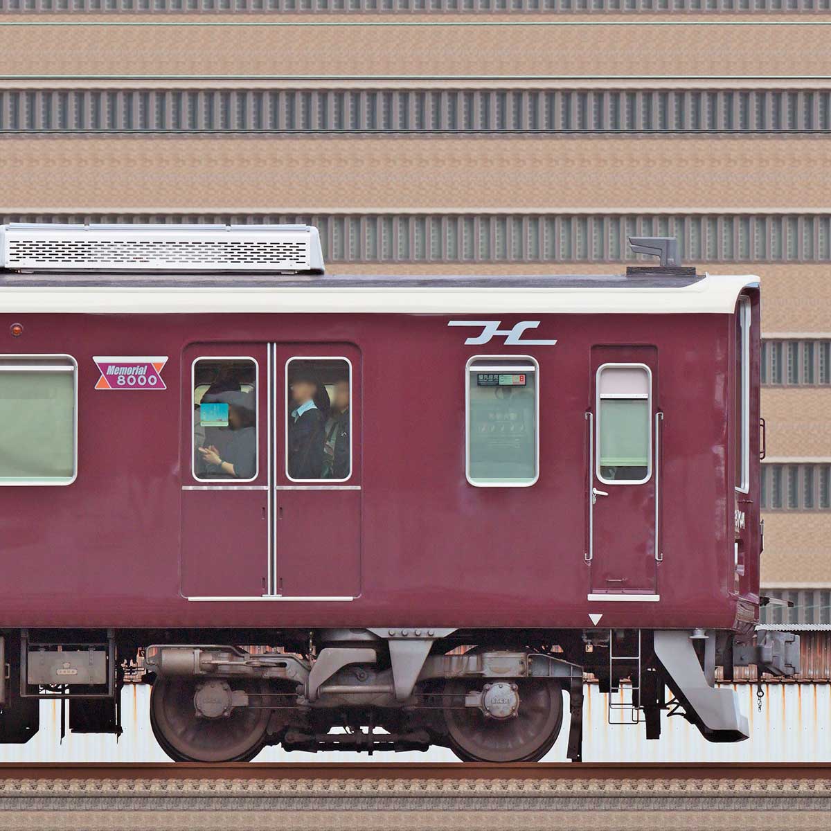 阪急8000系「Memorial 8000」C#8104の側面写真｜RailFile.jp