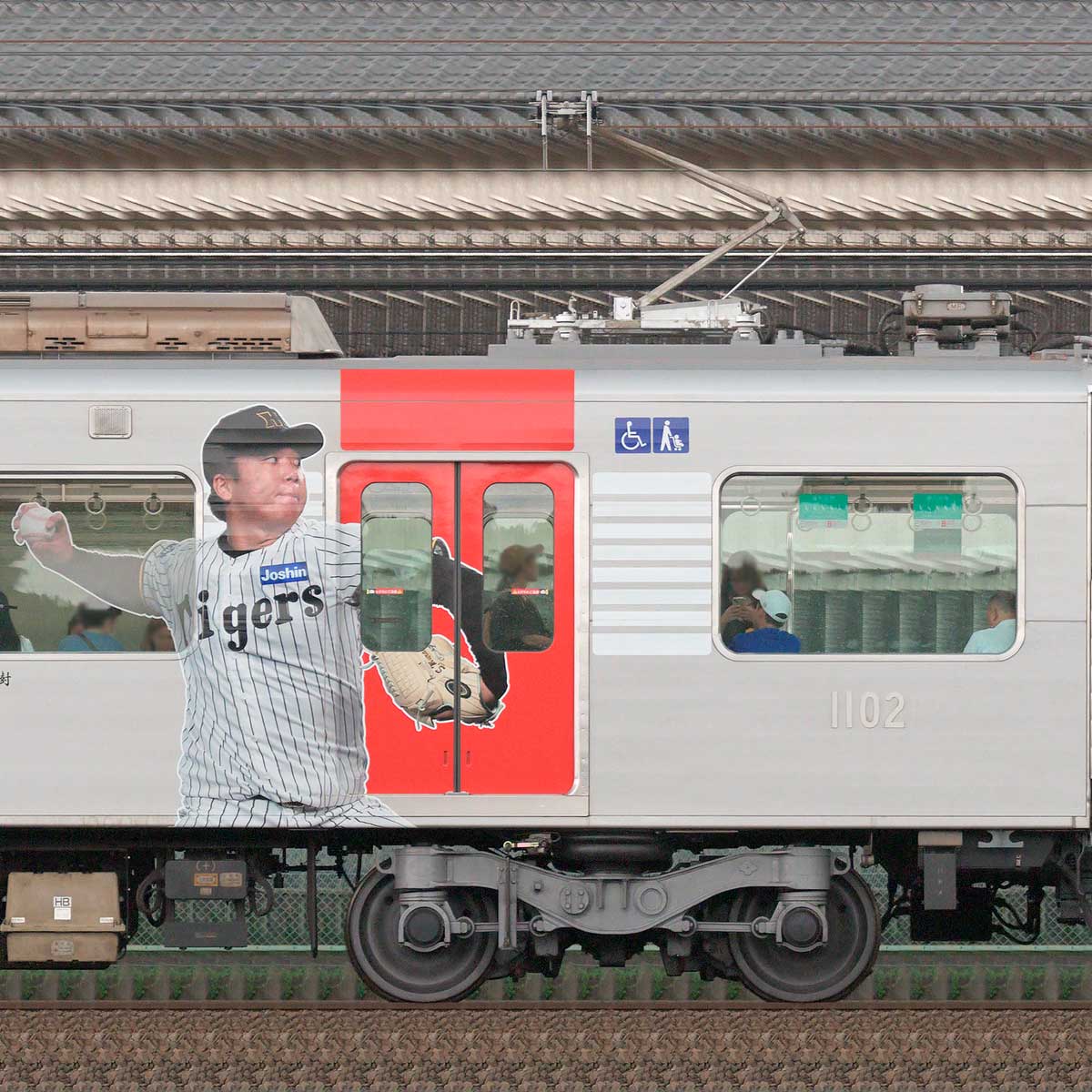 阪神1000系「阪神タイガース優勝記念ラッピングトレイン」1102の側面