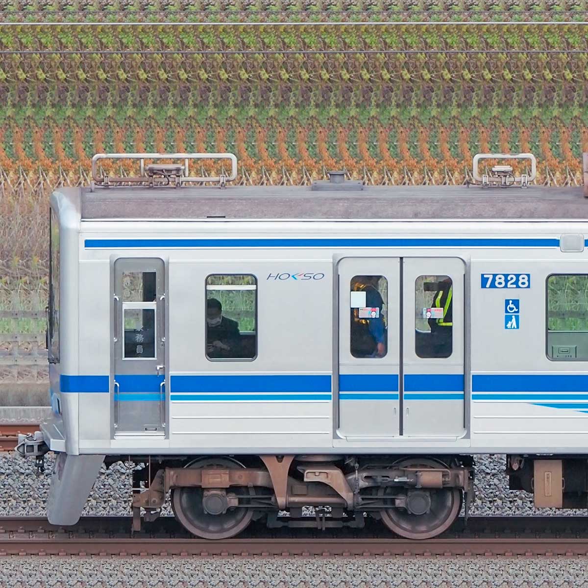 北総鉄道7800形7828（SRアンテナ台座設置後）の側面写真｜RailFile.jp｜鉄道車両サイドビューの図鑑